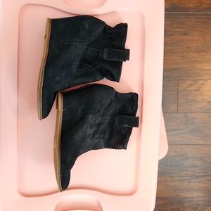 Womens Lucky Brand Black Suede Perforated Wedge Heeled Booties size 9.5